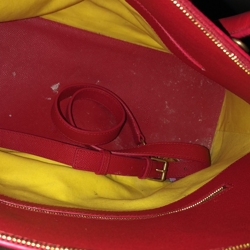 100% authentic. Warn a few times. perfect condition. Comes with strap & keys . - Picture 3 of 5